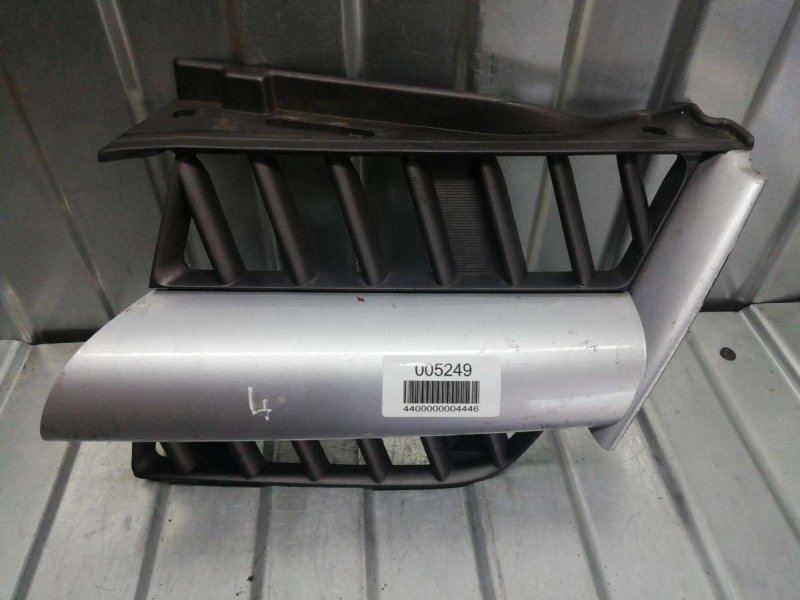 Решетка радиатора Mitsubishi Outlander 1 купить в Беларуси