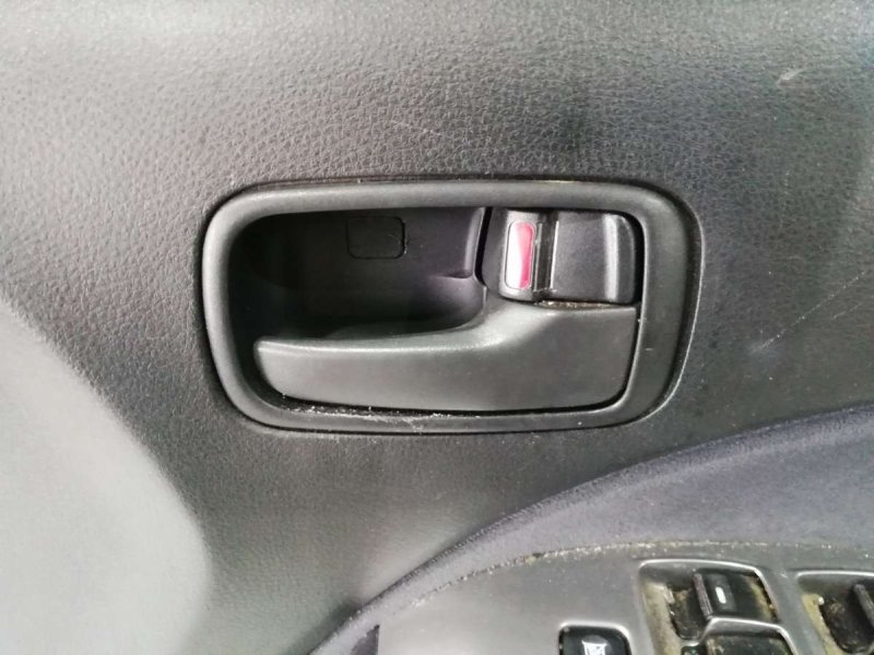 Ручка двери внутренняя передняя правая Mitsubishi Outlander 1 купить в России
