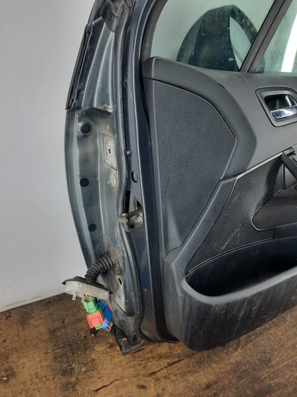 Дверь передняя правая Peugeot 308 купить в Беларуси