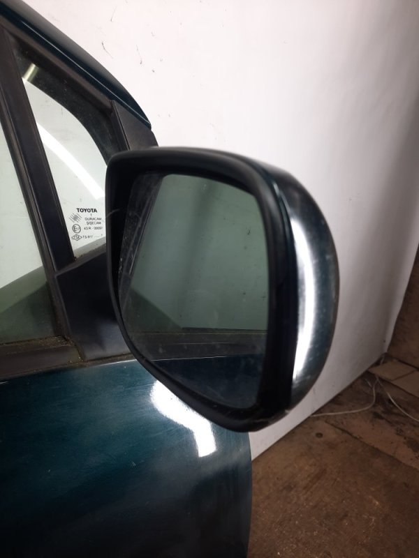 Зеркало боковое правое Toyota Yaris 2 купить в Беларуси
