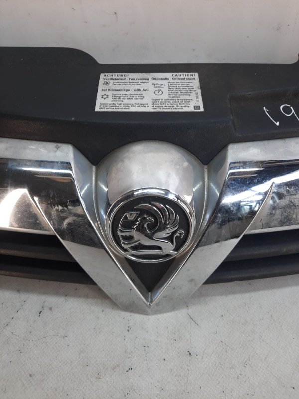Решетка радиатора Opel Astra H купить в России