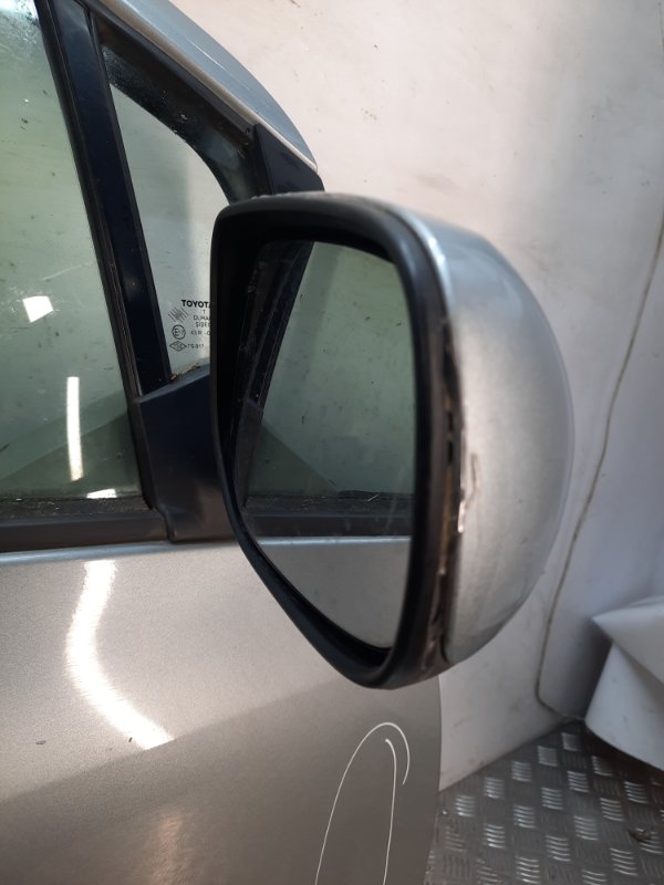 Зеркало боковое правое Toyota Yaris 2 купить в Беларуси