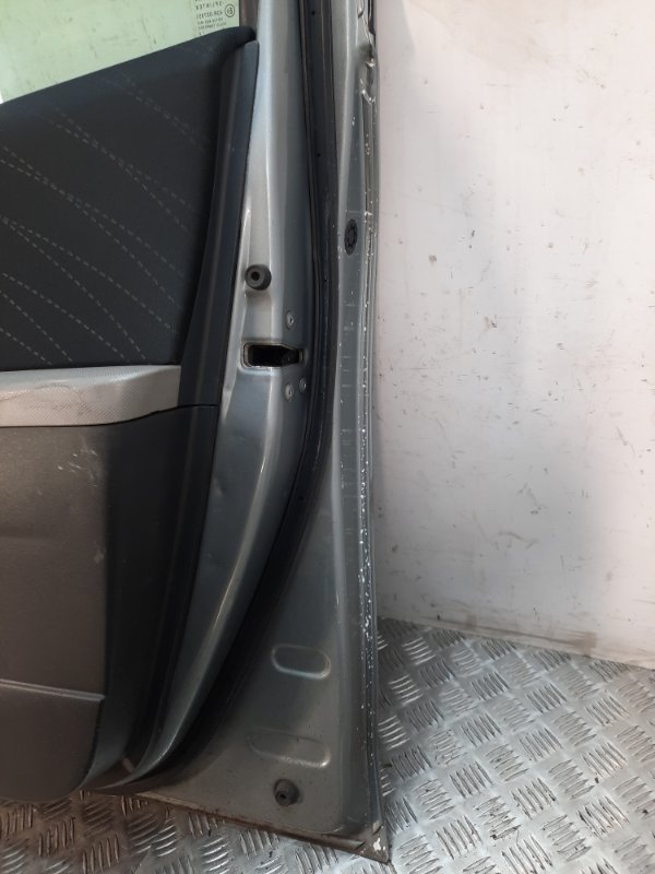Дверь передняя правая Toyota Yaris 2 купить в России