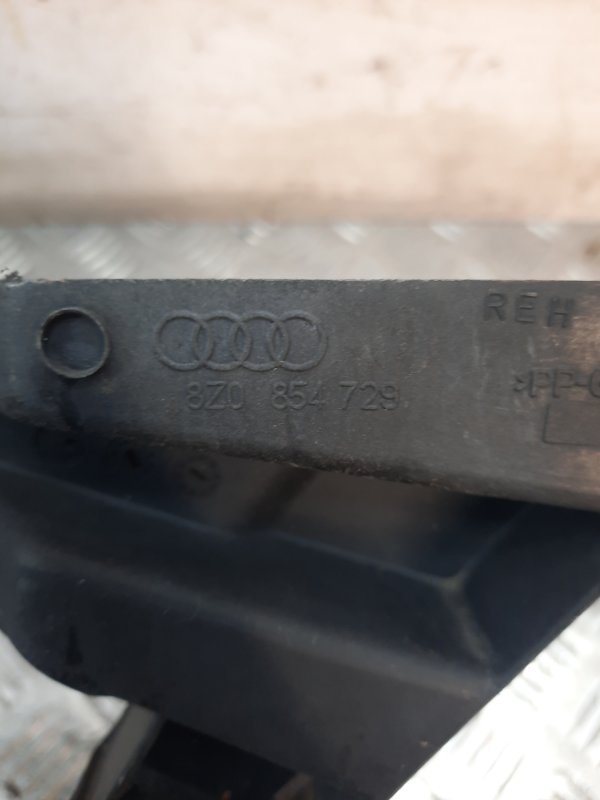 Кронштейн (крепление) заднего бампера правый Audi A2 8Z купить в России
