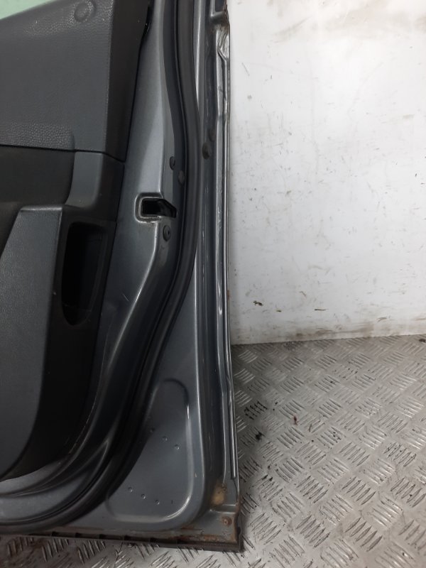 Дверь передняя правая Volkswagen Passat 6 купить в Беларуси