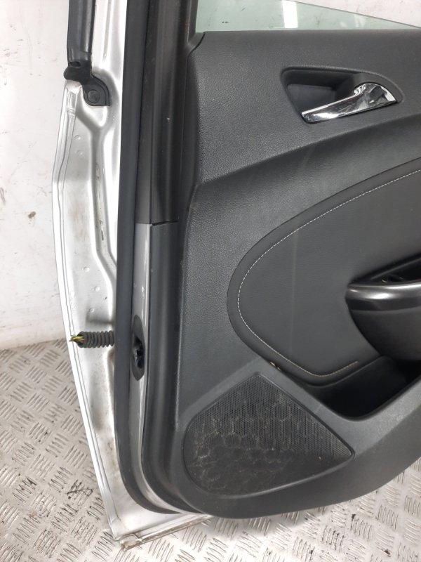 Дверь задняя правая Opel Astra H купить в Беларуси