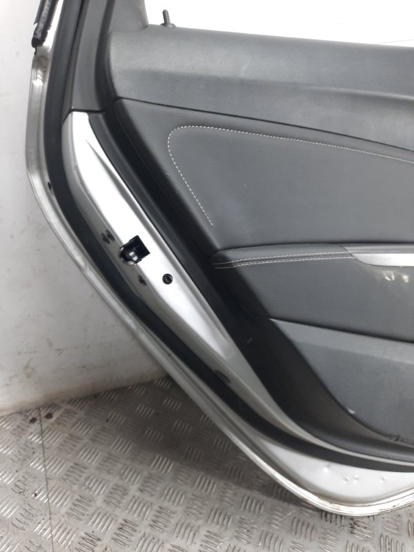 Дверь задняя левая Opel Astra H купить в России