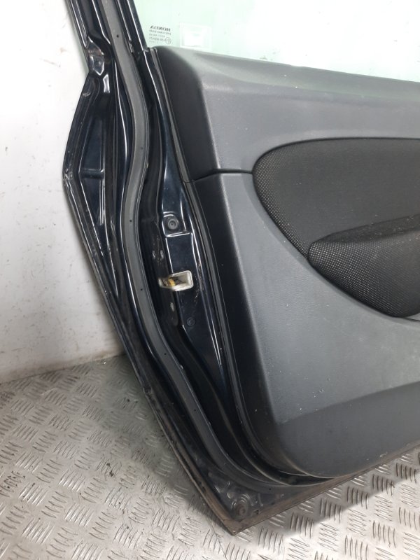 Дверь передняя левая Honda Civic 7 купить в Беларуси