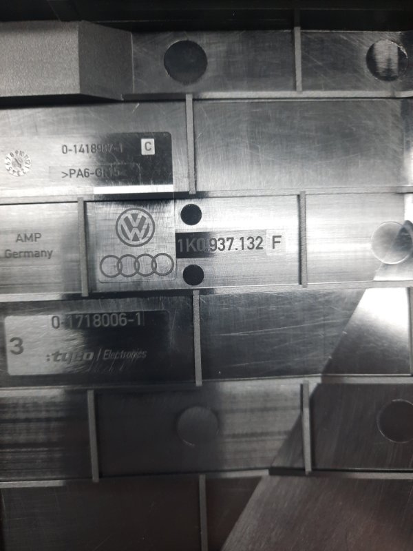 Блок предохранителей Volkswagen Golf 4 купить в России