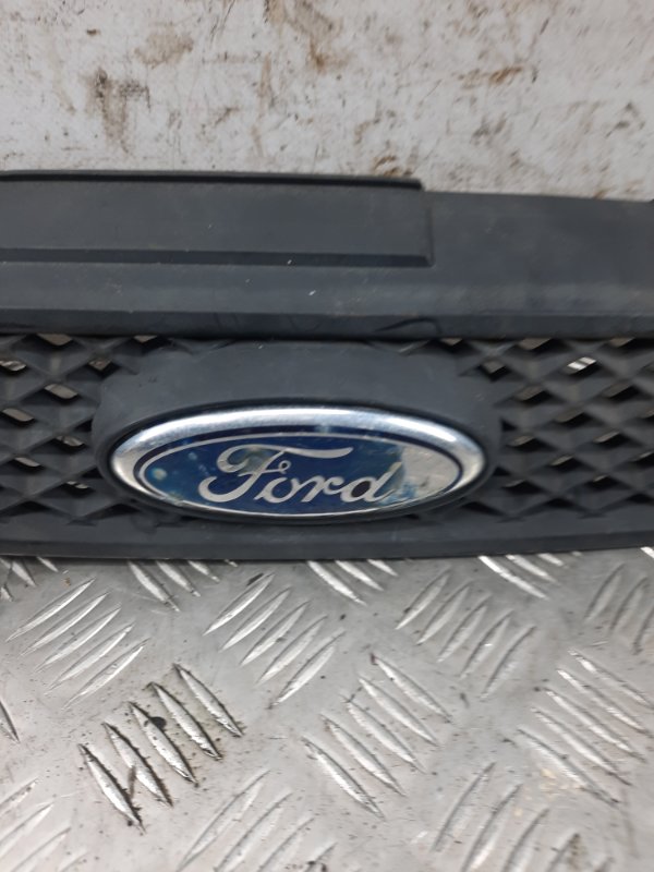 Решетка радиатора Ford Fiesta 5 купить в Беларуси