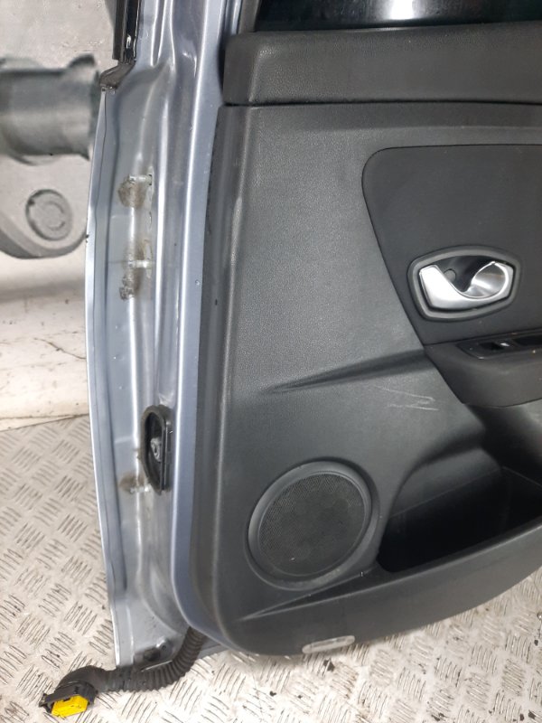Дверь задняя правая Renault Megane 3 купить в Беларуси