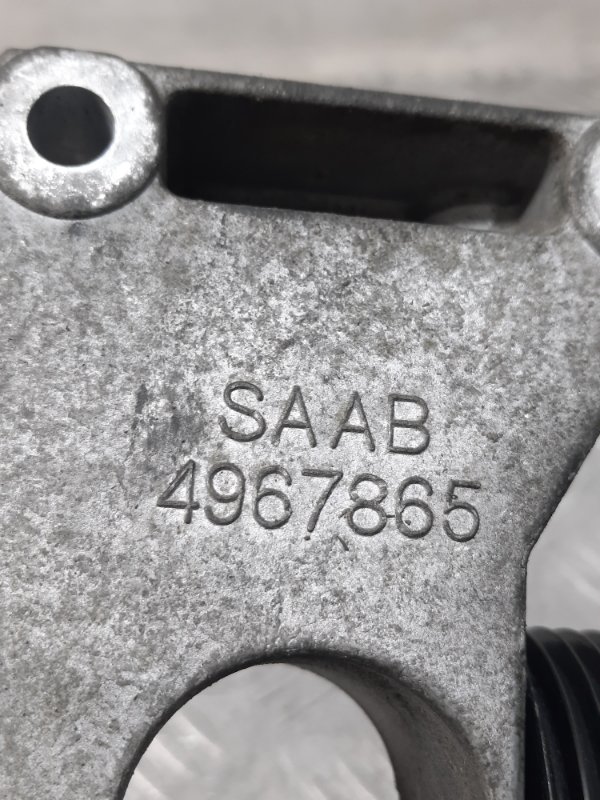 Кронштейн генератора Saab 9-5 (2) купить в России