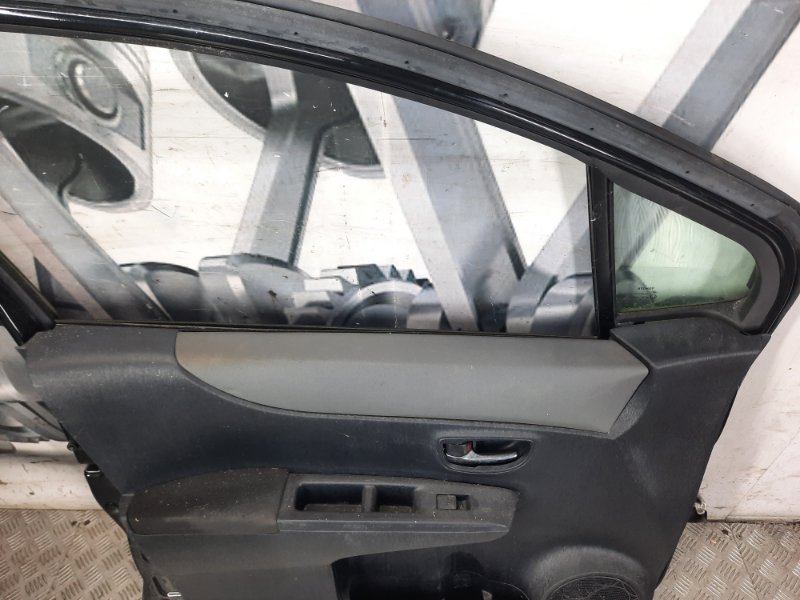 Дверь передняя левая Toyota Yaris 2 купить в Беларуси