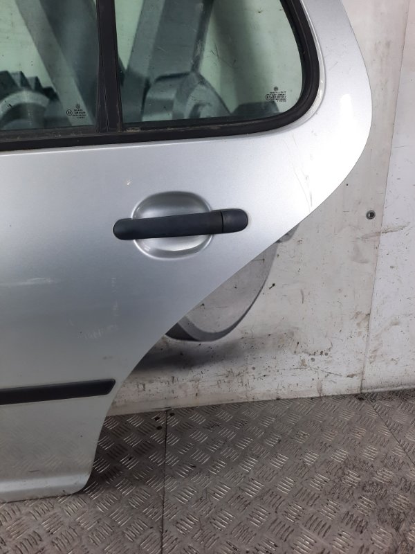Дверь задняя левая Volkswagen Golf 4 купить в Беларуси
