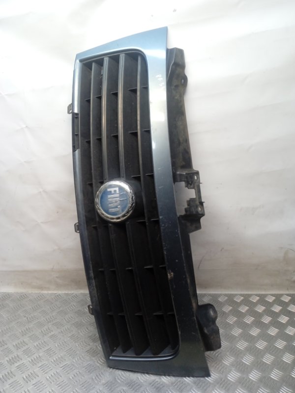 Решетка радиатора Fiat Scudo 2 (270) купить в России