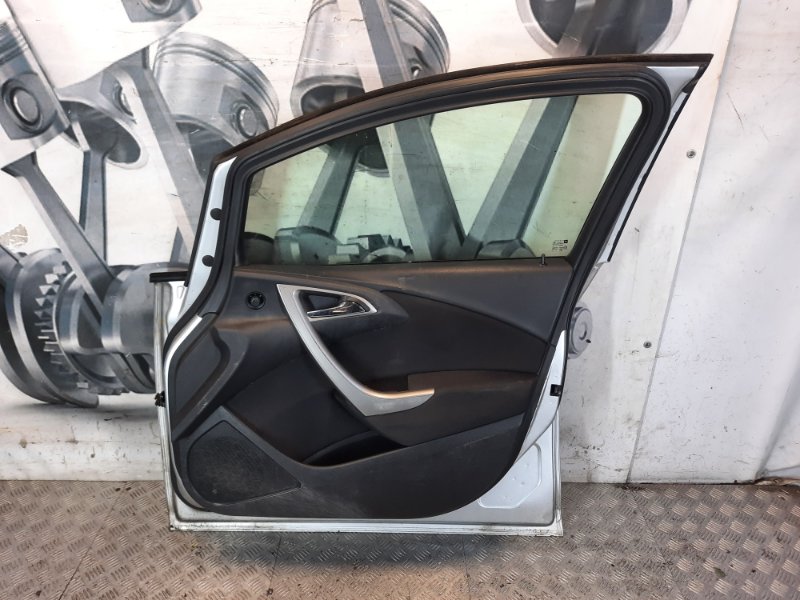 Дверь передняя правая Opel Astra H купить в России