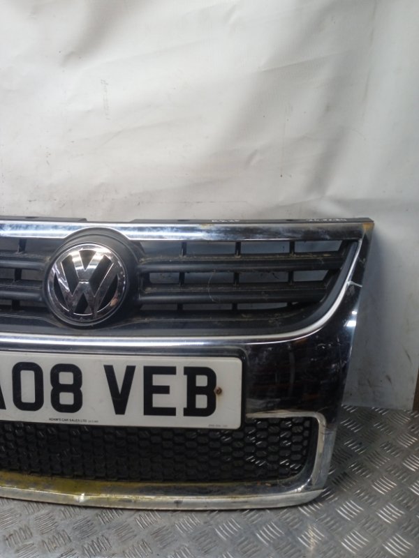 Решетка радиатора Volkswagen Touareg 1 купить в Беларуси
