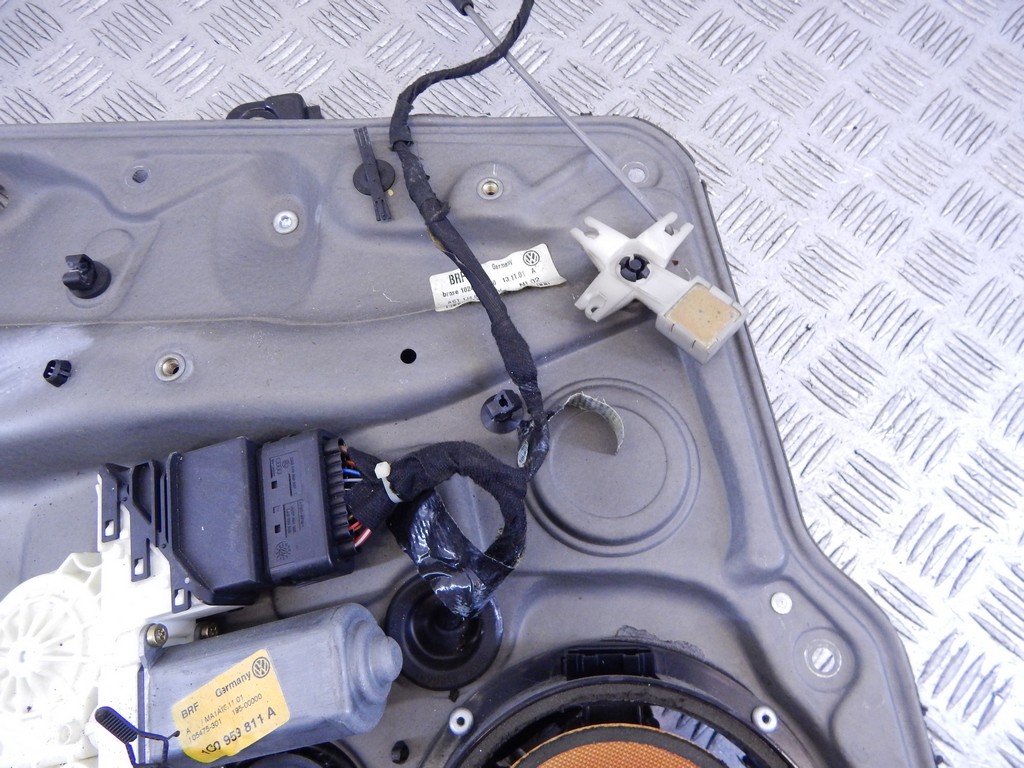 Стеклоподъемник электрический двери задней левой Volkswagen Golf 4 купить в России
