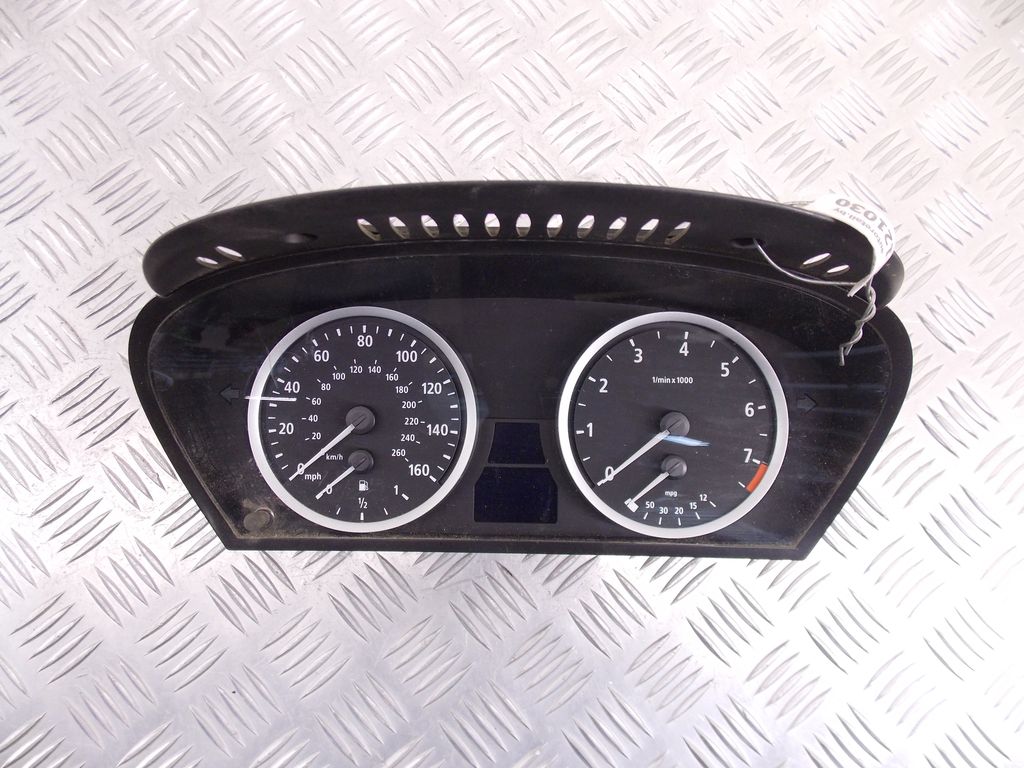 Панель приборная (щиток приборов) BMW 5-Series (E60/E61) купить в Беларуси