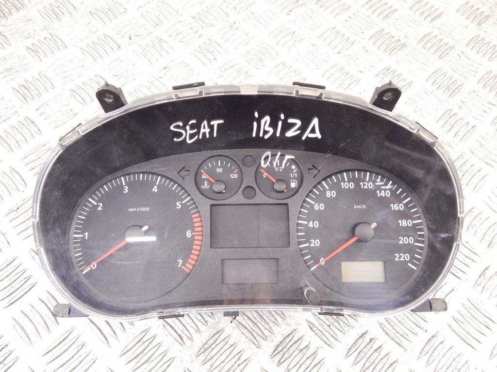 Панель приборная (щиток приборов) Seat Ibiza 2 купить в Беларуси