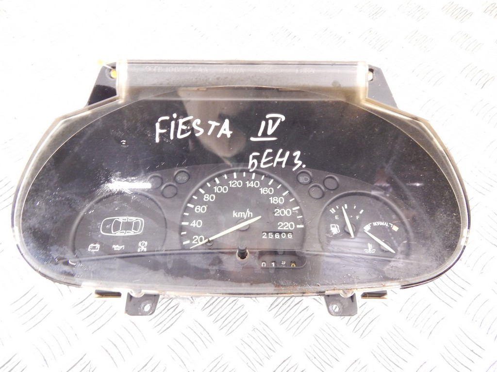 Панель приборная (щиток приборов) Ford Fiesta 4 купить в Беларуси