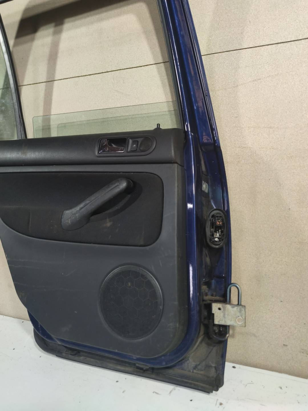 Дверь задняя левая Volkswagen Golf 4 купить в России
