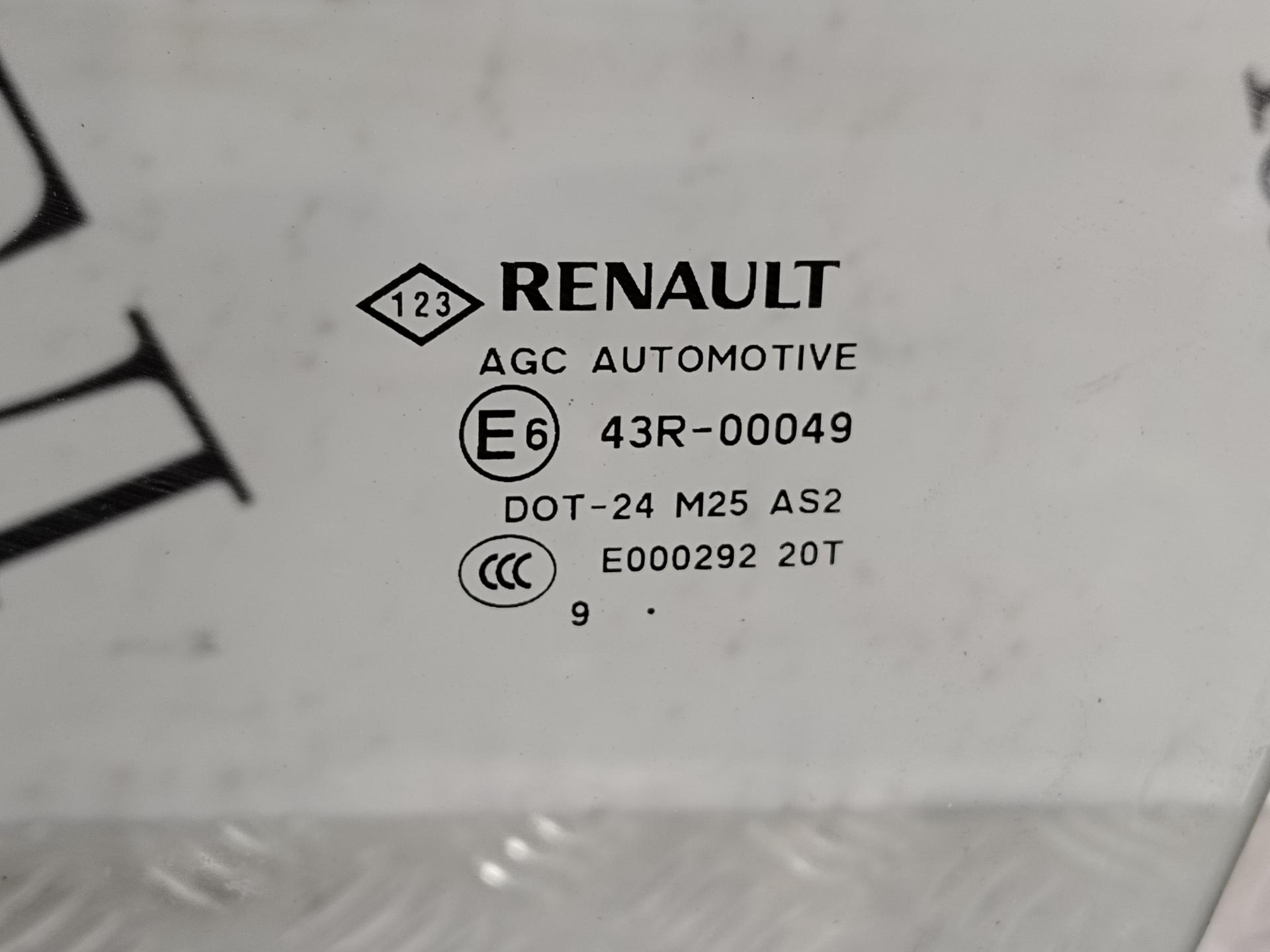 Стекло двери передней левой Renault Scenic 1 купить в России