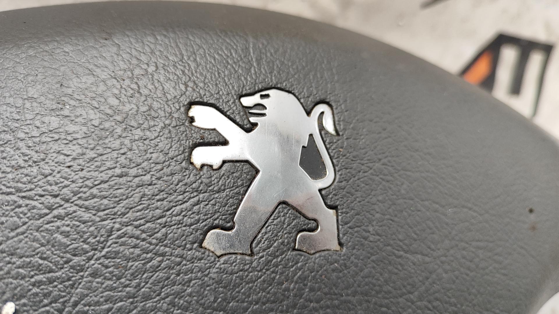 Подушка безопасности в рулевое колесо Peugeot 3008 купить в России