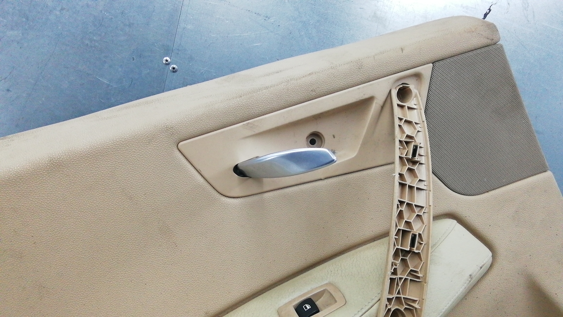 Обшивка (карта) двери задней левой BMW X3 (E83) купить в России