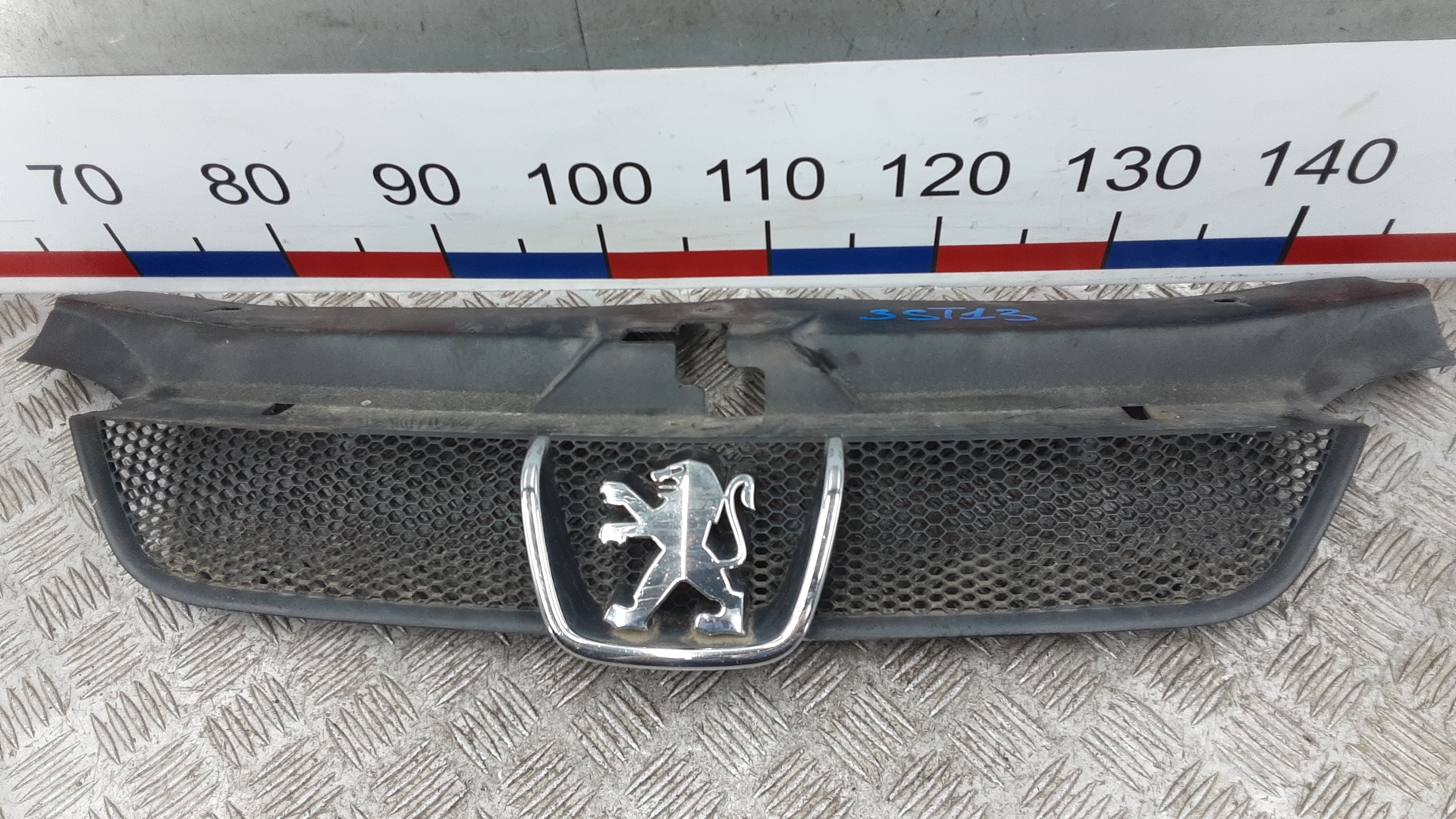 Решетка радиатора Peugeot 406 купить в России