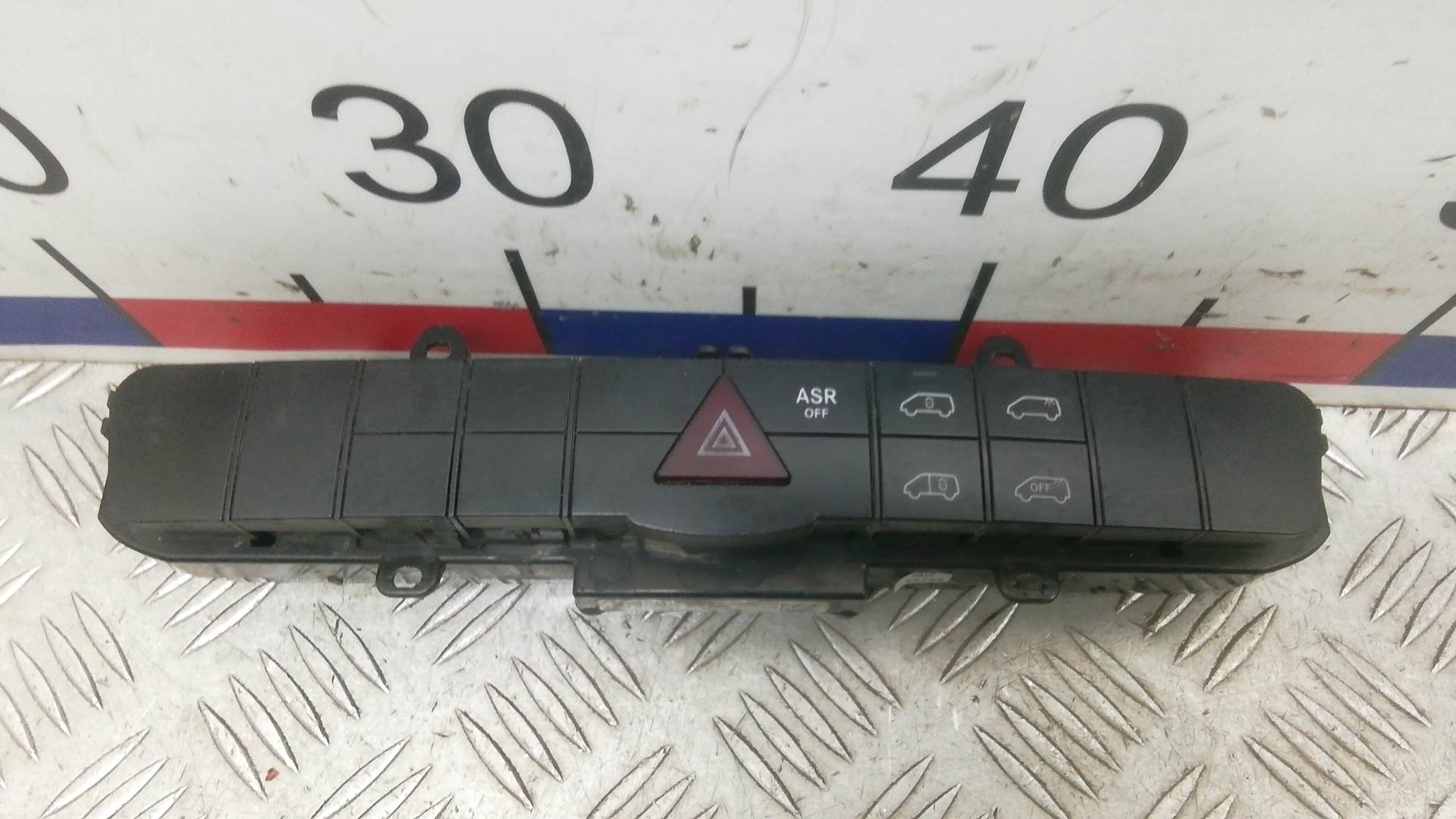 Кнопка аварийной сигнализации Mercedes Vito (W639) купить в России