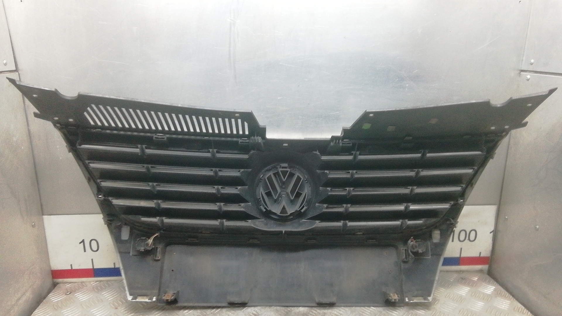 Решетка радиатора Volkswagen Passat 6 купить в России