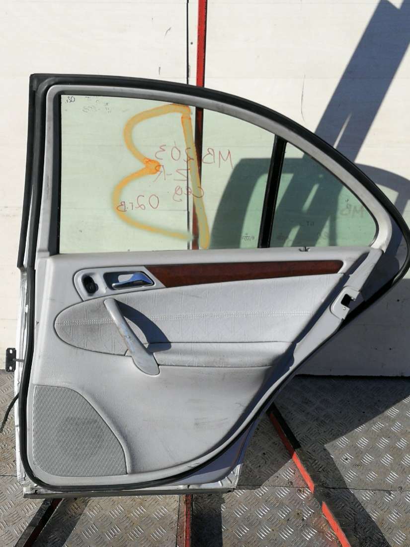 Дверь задняя правая Mercedes C-Class (W203) купить в России