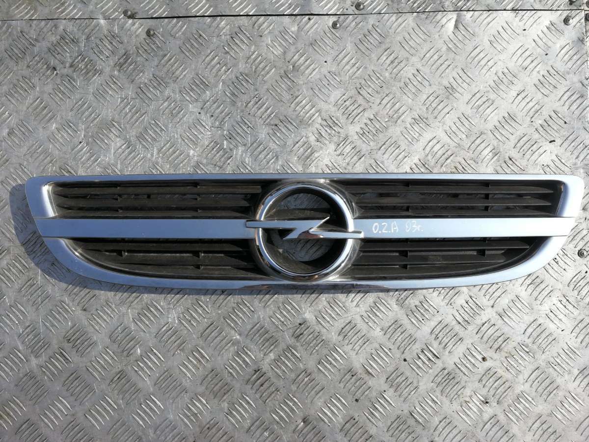 Решетка радиатора Opel Zafira A купить в России