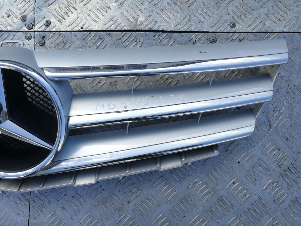 Решетка радиатора Mercedes A-Class (W169) купить в России