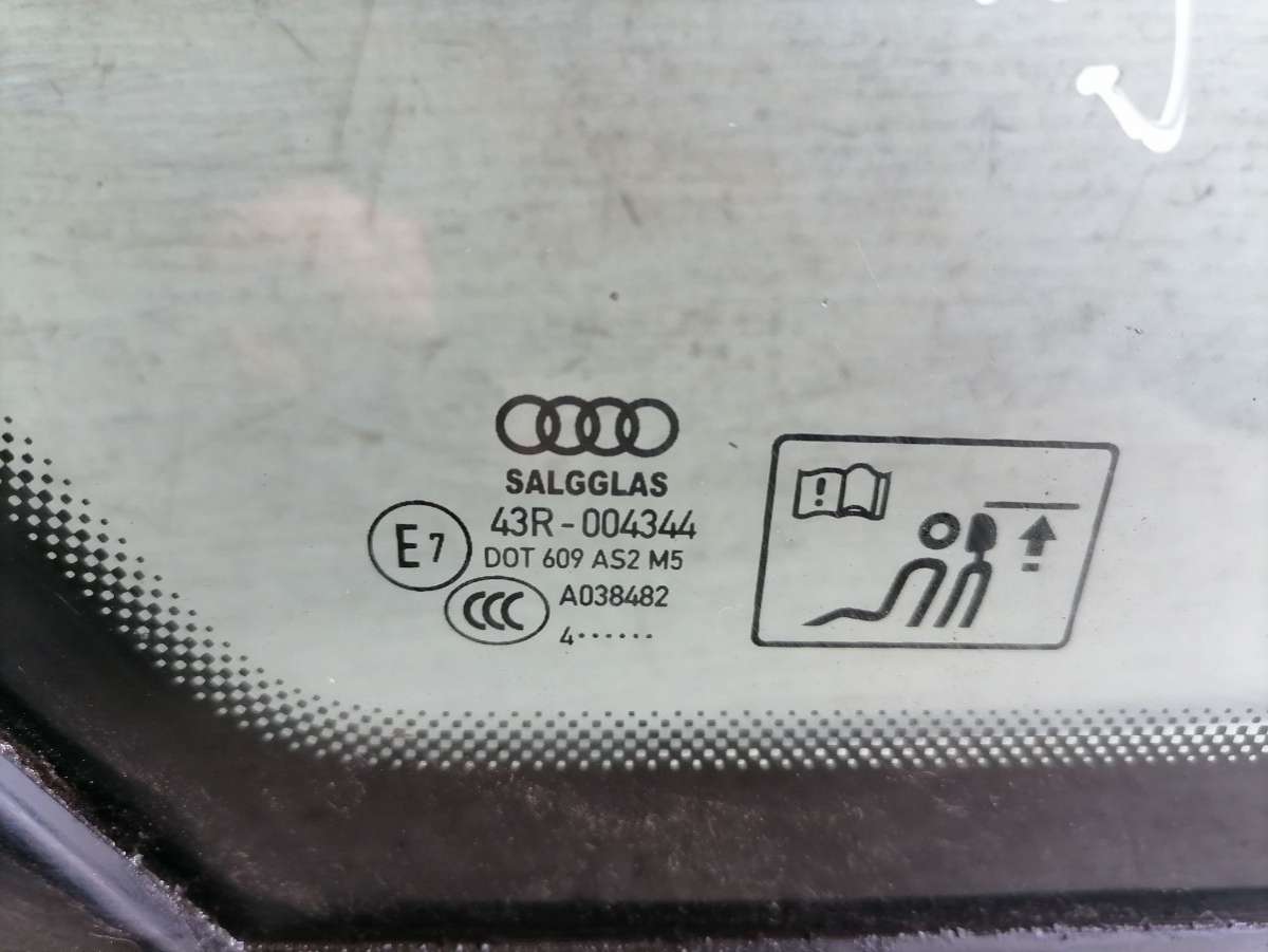 Стекло кузовное переднее левое Audi A8 D3 купить в России