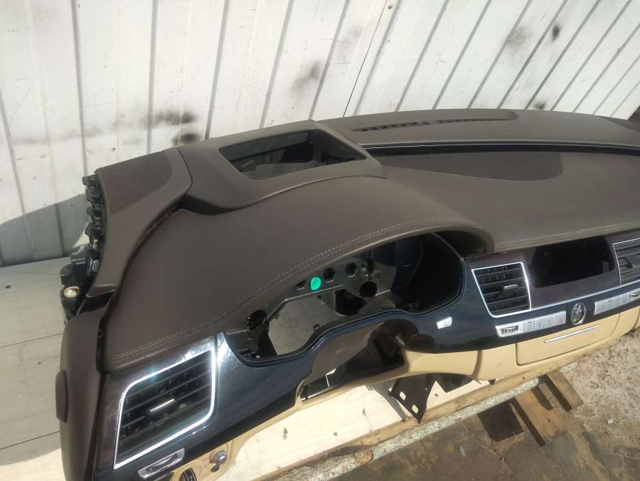 Торпедо (панель передняя) Audi A8 D3 купить в России