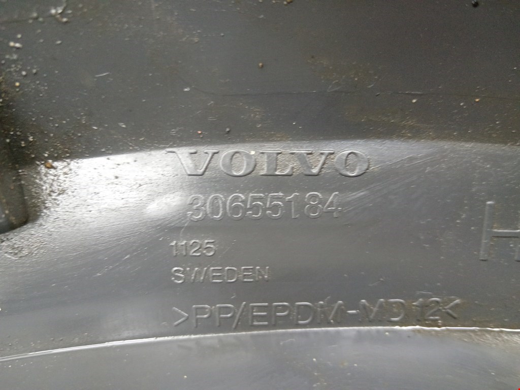 Накладка декоративная (молдинг) заднего правого крыла Volvo XC90 1 купить в России