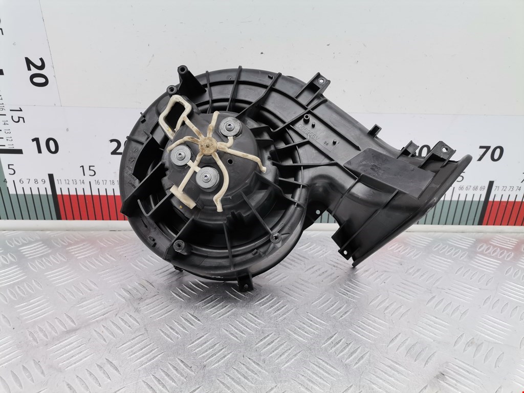 Моторчик печки (вентилятор отопителя) Opel Signum купить в России