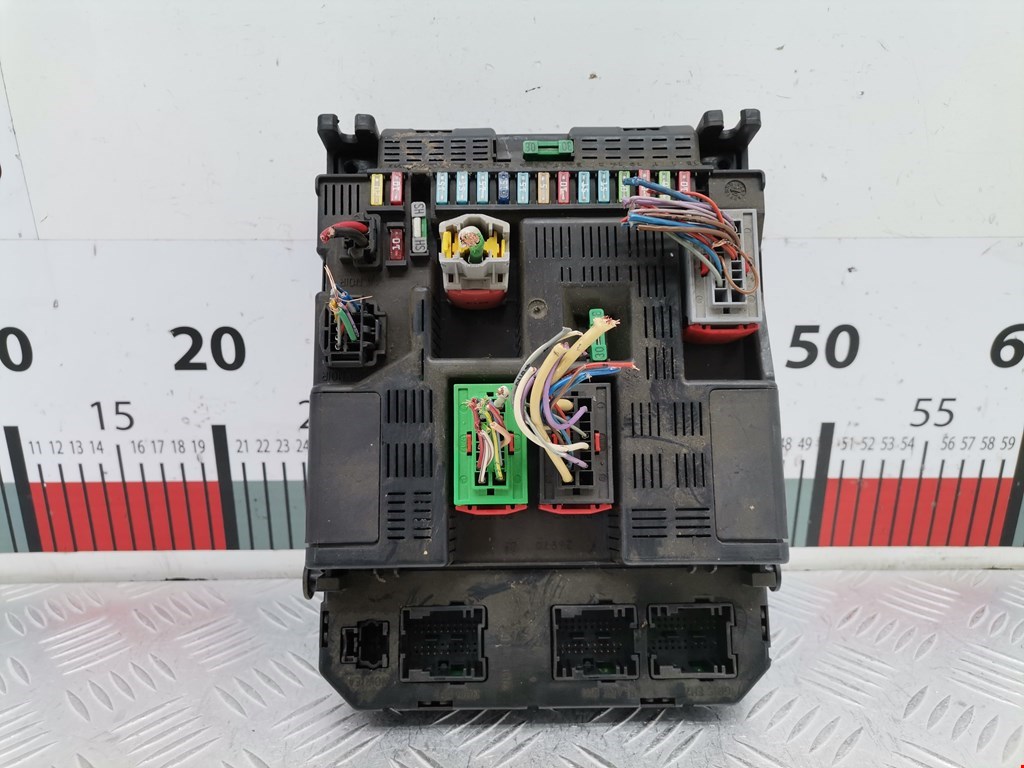 Блок предохранителей Peugeot 307 купить в России
