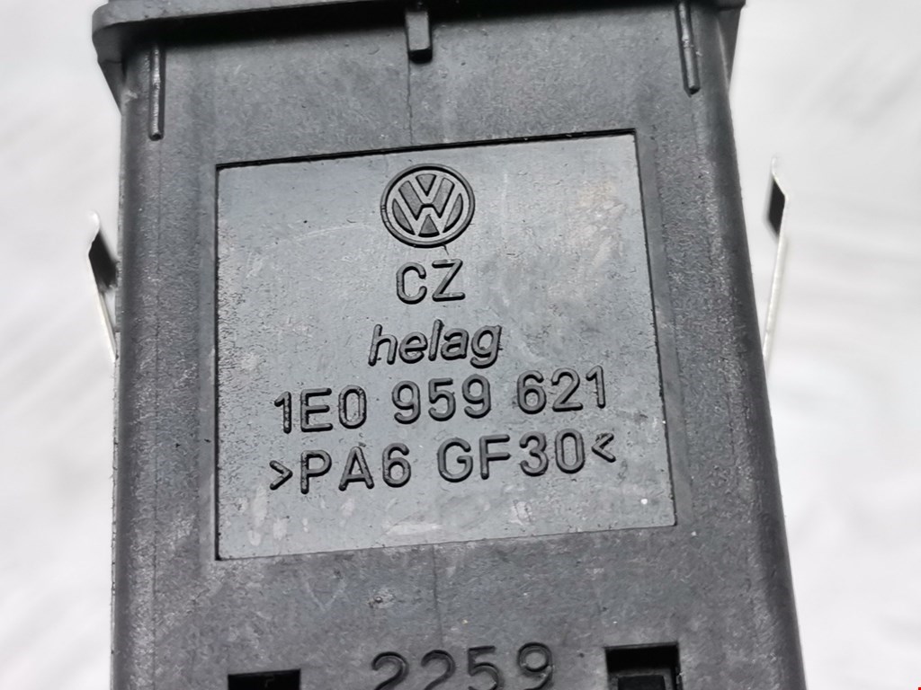 Кнопка обогрева заднего стекла Volkswagen Golf 3 купить в России
