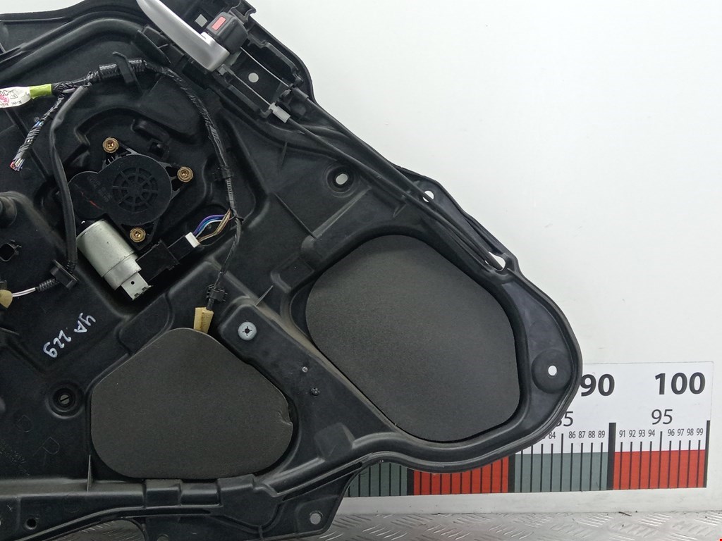 Стеклоподъемник электрический двери задней правой Mazda 3 BK купить в России