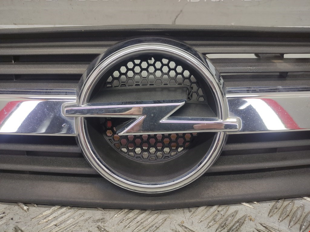 Решетка радиатора Opel Meriva A купить в России