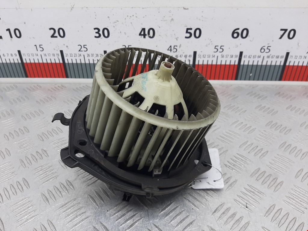 Моторчик печки (вентилятор отопителя) Iveco Daily 3