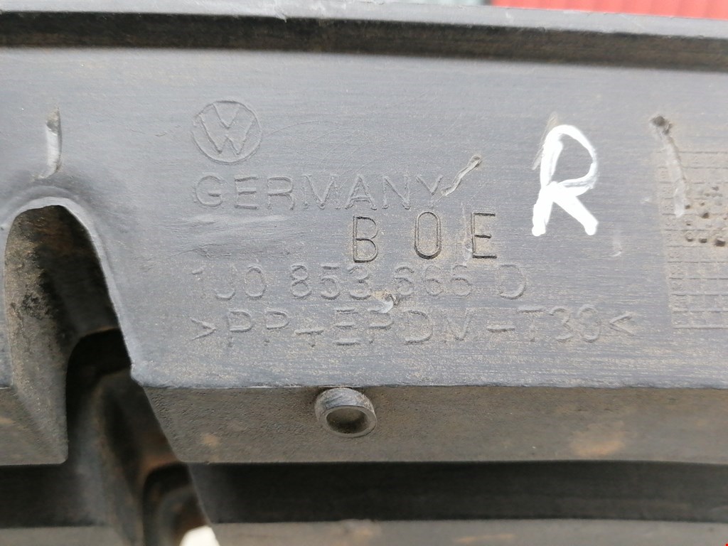 Решетка (заглушка) в бампер правая Volkswagen Golf 4 купить в Беларуси
