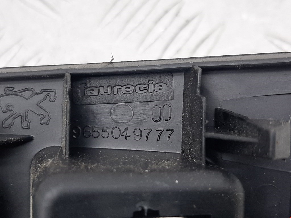 Кнопка открывания лючка бензобака Peugeot 407 купить в Беларуси