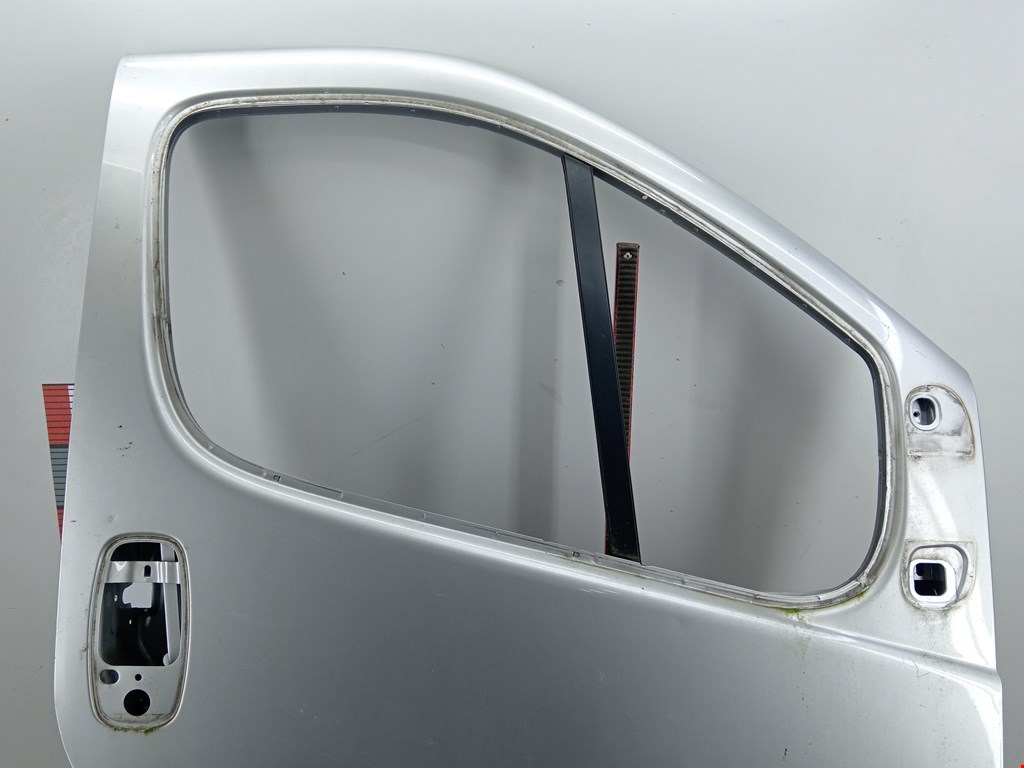 Дверь передняя правая Opel Vivaro A купить в России
