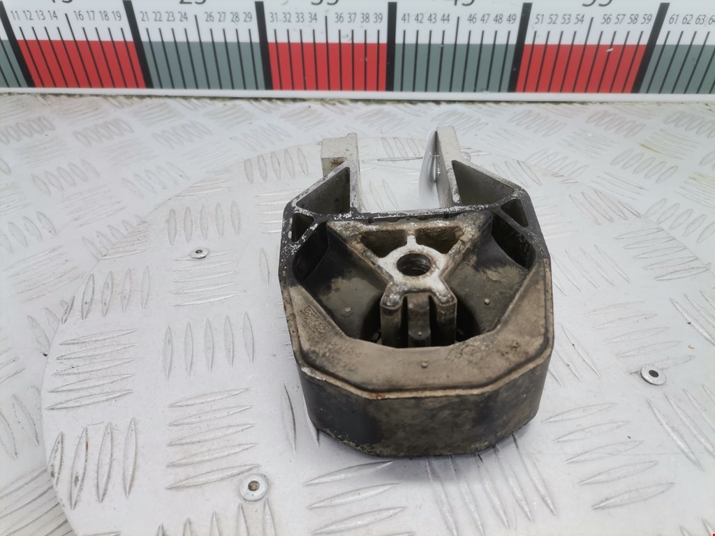 Подушка (опора) крепления двигателя Ford Kuga 1 купить в России
