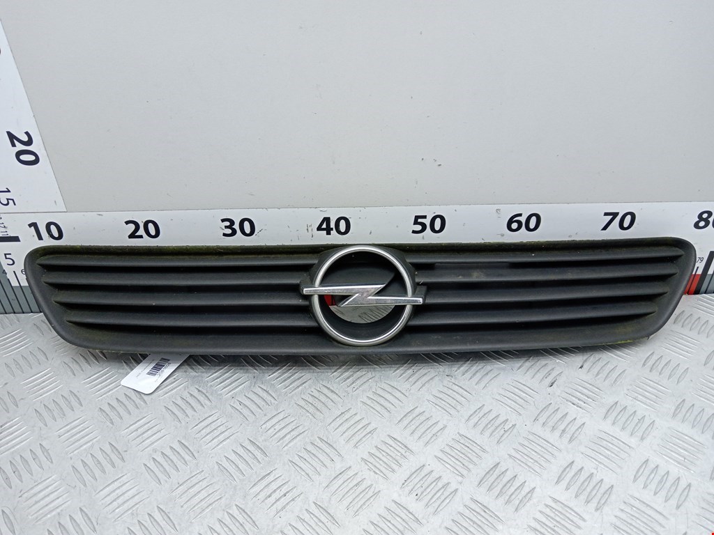 Решетка радиатора Opel Astra G купить в России