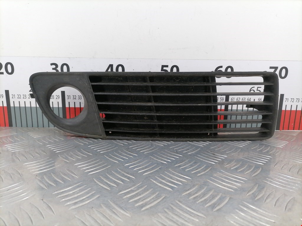 Решетка (заглушка) в бампер правая Audi A6 C5 купить в Беларуси